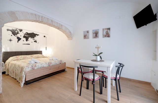 Studio 'Alcova' with Wi-Fi and Air Conditioning