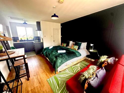 Studio Annexe by Papermill, Deeside - En-Suite, Heswall