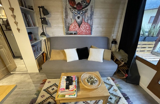 Studio Apartment 'Le Solaret' with Mountain View and Balcony