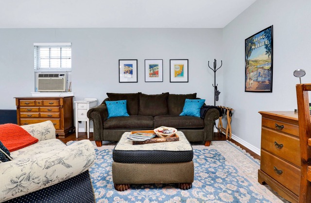 Studio apartment with golf course view halfway between SA and Boerne