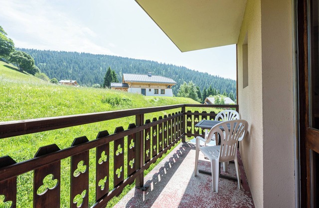 Studio Apartment '10 - Bisanne' with Mountain View, Shared Garden and Wi-Fi