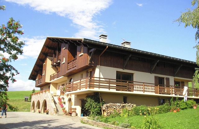 Studio Apartment '4 - La Bruyère' with Mountain View, Shared Garden and Wi-Fi