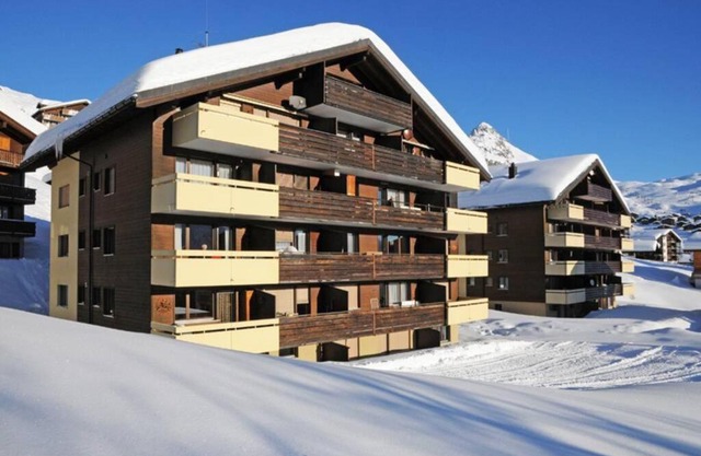 Studio Apartment Alpine Lodge (36m2) - Bettmeralp - Ski in/out - South facing, overlooking the Alps