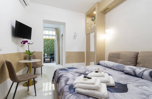 Studio Apartment 'Atlas' with Private Terrace, Wi-Fi and Air Conditioning