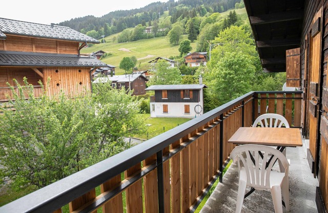Studio Apartment 'C3 - Chalet Tournier' with Mountain View, Shared Garden and Wi-Fi