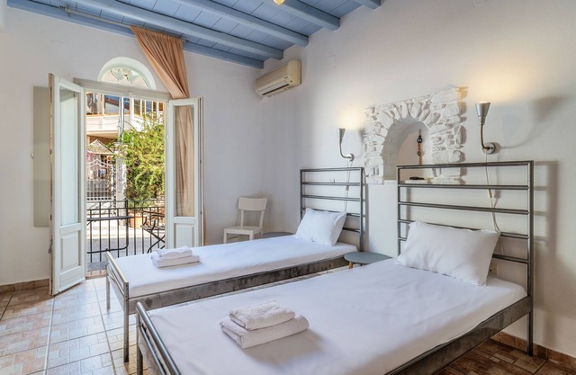 Studio Apartment 'En Tino 1' with Balcony, Wi-Fi and Air Conditioning