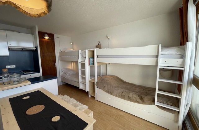 Studio Apartment 'Brelin - Combes' with Mountain View, Balcony and Wi-Fi