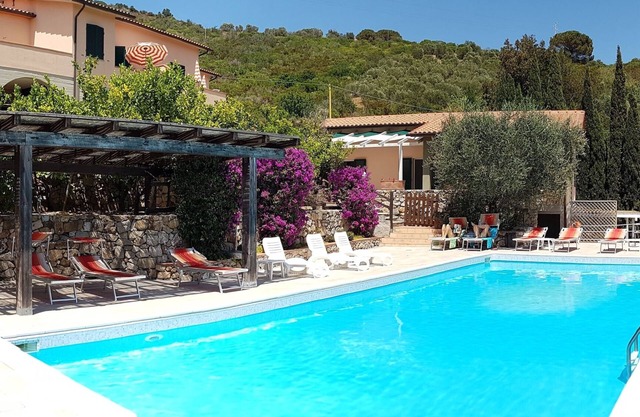 Studio apartment in a residence with swimming pool. Panoramic position with sea view