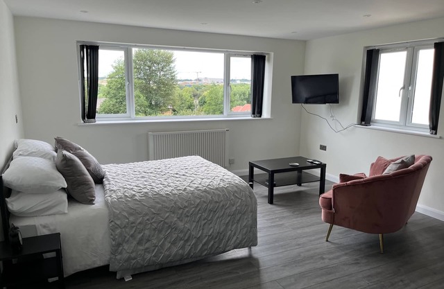 Studio Apartment in Harefield - close to public transport