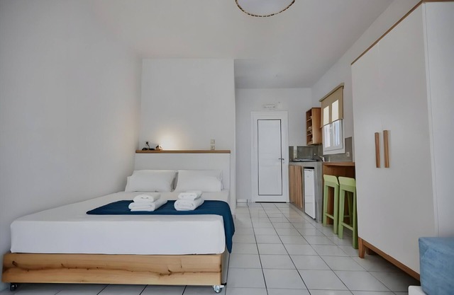 Studio Apartment 'Irene 8 Superior Triple 1' with Sea View, Wi-Fi and Air Conditioning