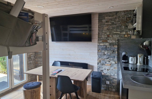 Studio at the foot of the slopes and center