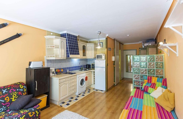 Studio cabin for 4, close to slopes in Gourette