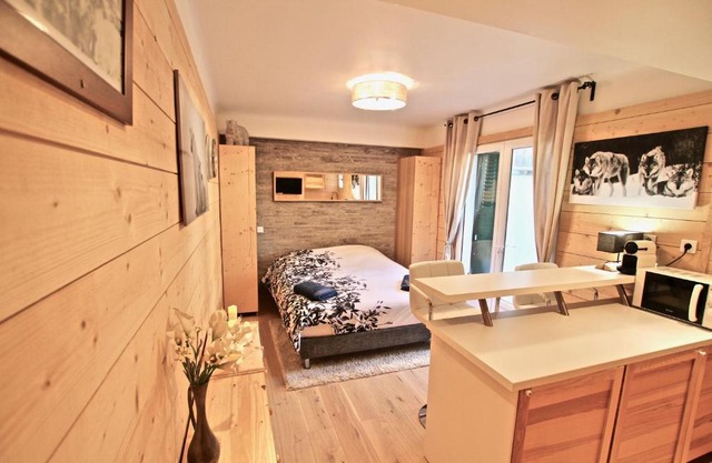 STUDIO CENTRE AURON