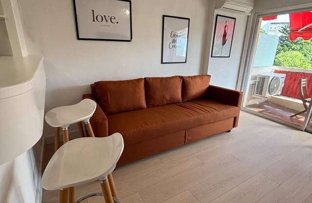Studio Croisette 3 mint on foot, comfortable and relaxing.