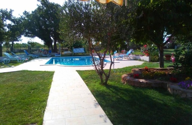Studio flat with terrace Lozovac, Krka (AS-18961-b)