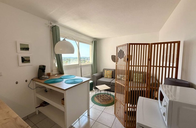 Studio in Arcachon Aiguillon with pool, 2 sleeps