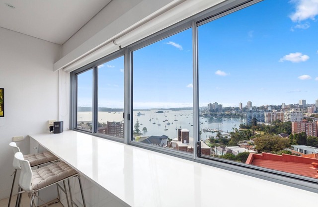 Studio in Elizabeth Bay with Pool & City Views