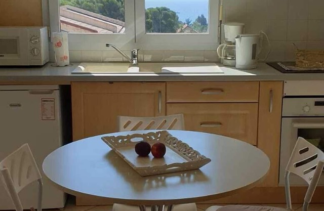 STUDIO in Saint Aygulf sea view 300 m from the beach 2 people