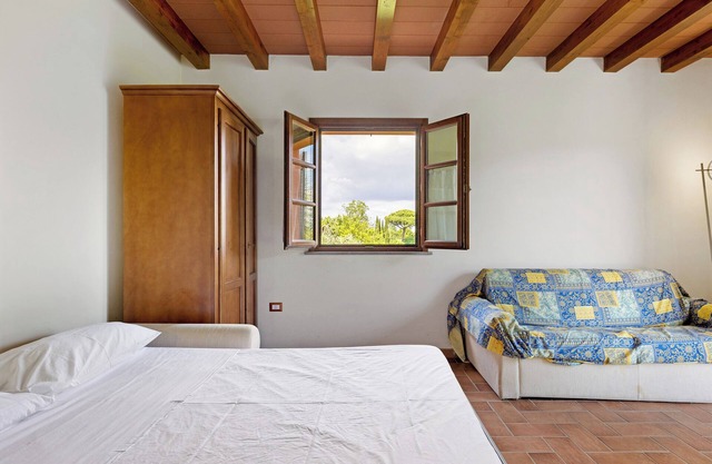 Studio Apartment 'Numero 3' with Shared Garden and Air Conditioning