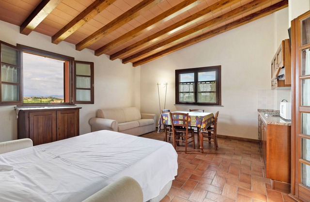 Studio Apartment 'Numero 4' with Shared Garden, Balcony and Air Conditioning