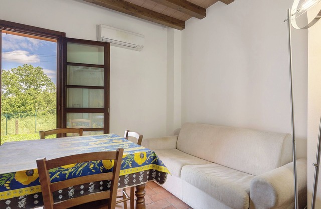 Studio Apartment 'Numero 2' with Shared Garden and Air Conditioning