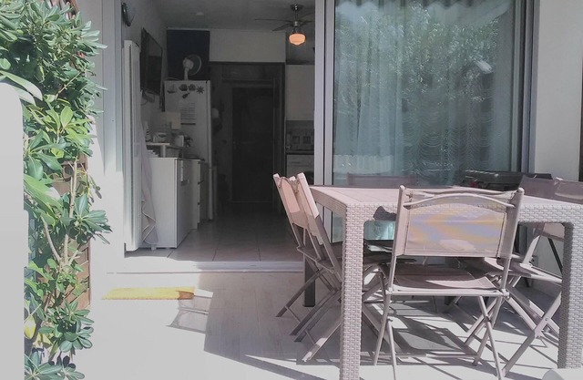 STUDIO NEAR LAKE PONANT