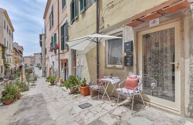 Studio 'Nido D'amore' with Wi-Fi and Air Conditioning
