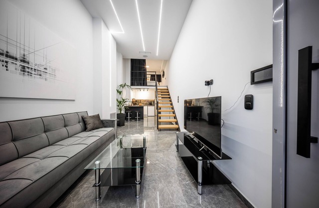 Studio Noir – Stylish Urban Loft Near Acropolis