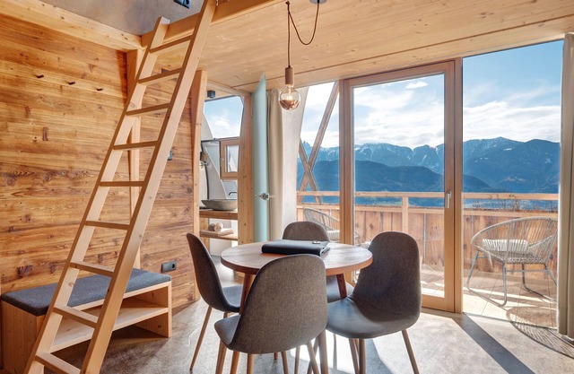 Studio 'Pavilion Earth' with Mountain View, Shared Terrace and Wi-Fi
