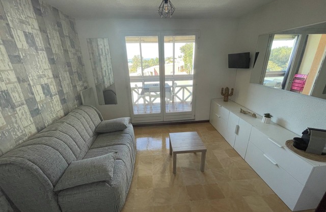 Studio Sète near the Lido with air-conditioned swimming pool