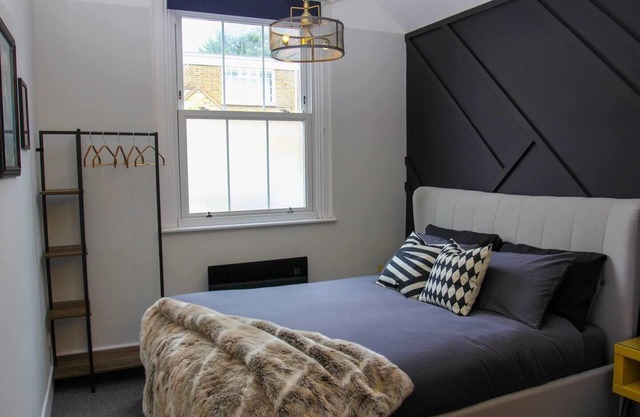 Studio-Sleeps 4-10 min H Potter-17 Min London