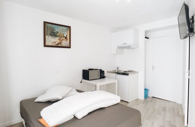 Studio with air conditioning In The 15th