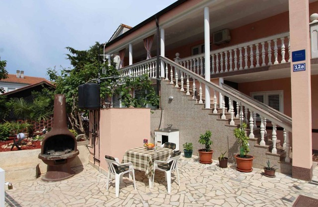 Studio with balcony and air conditioning