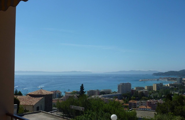 Studio with sea view balcony for 4 pers. quiet with swimming pool, parking and cellar