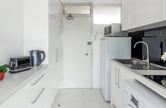 Studio with Stunning Views & Free Parking