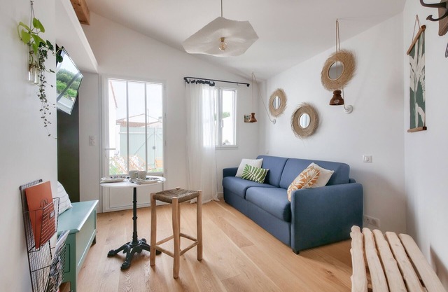 Studio with terrace 250 meters from the port