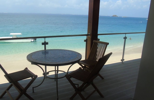 Studio with water front terrace at Grand Case