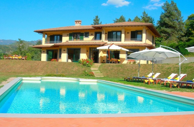 Stunning private villa for 14 guests with WIFI, hot tub, private pool, TV, patio and panoramic v.