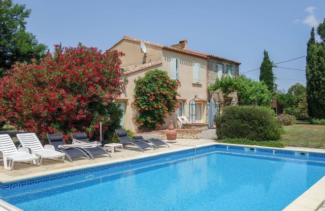 Stunning private villa for 6 guests with private pool, WIFI, TV, terrace and parking