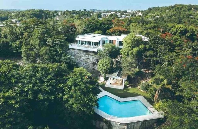 Stunning 1950's grand house nestled in lush greenery overlooking the bay