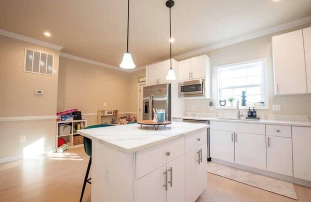 Stunning 2 BDRM House near Navy Yard & Airportn