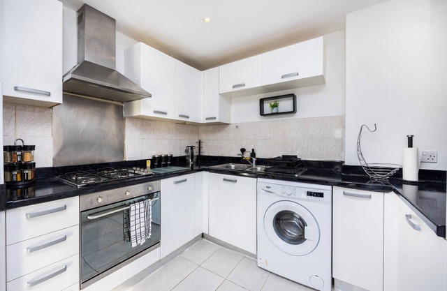 Stunning 2 Bed Flat With City Viewsn
