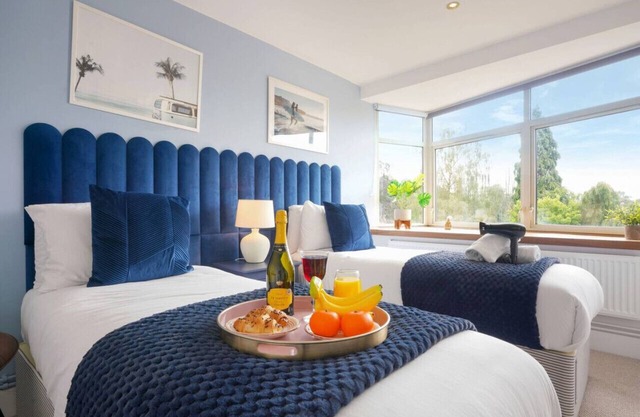 Stunning 2 Bedroom Apt - Parking, Balcony & Wifi