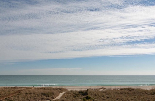 Stunning 3 Bedroom Condo Near Crystal Pier