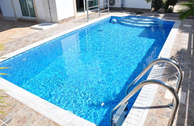 Stunning 3 Bed Villa-Private Pool, WIFI, mins to the beach & amenities