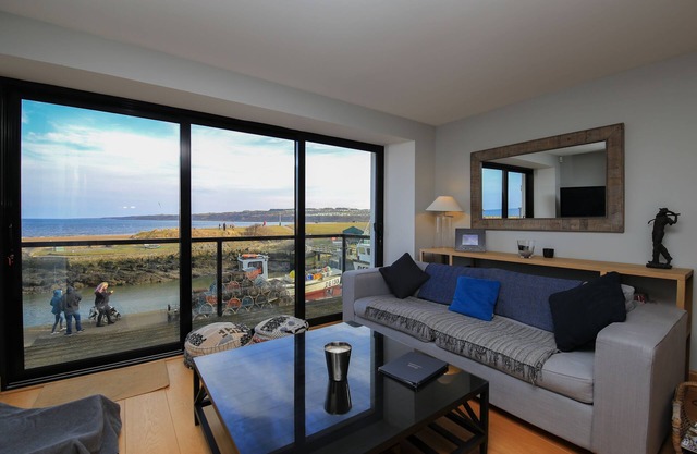 Stunning 3 bedroomed townhouse overlooking St Andrews harbour