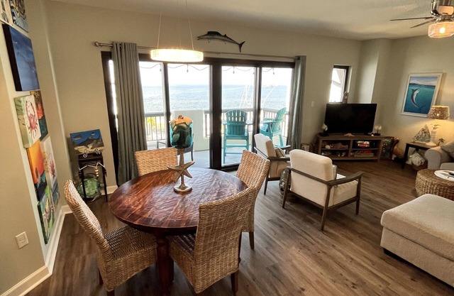 Stunning 3rd Floor Gulf View Luxury Condo! Pool, Hot Tub, Private Balcony. ☀️