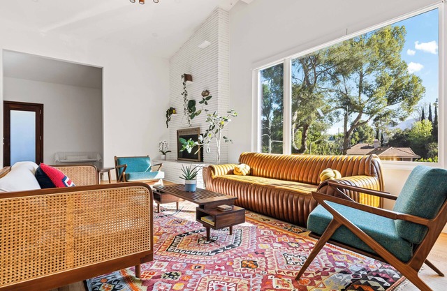 Stunning 4-bed 4-bath Mid-Century Home near Universal Studios & Hollywood Bowl