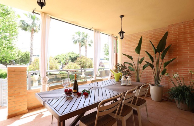 Stunning 4-Bedrooms House with Pool & Game Room Near Mediterranean Beaches