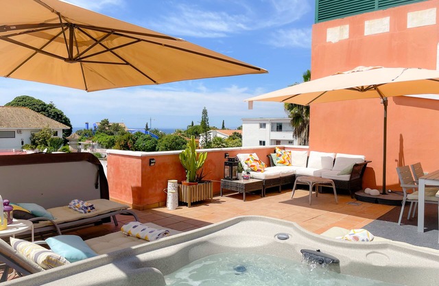 Stunning 40m2 Rooftop terrace with private jacuzzi and fantastic sea views!